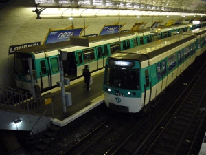 Metro_-_Paris_-_Ligne_8_-_Lourmel_-_MF_77